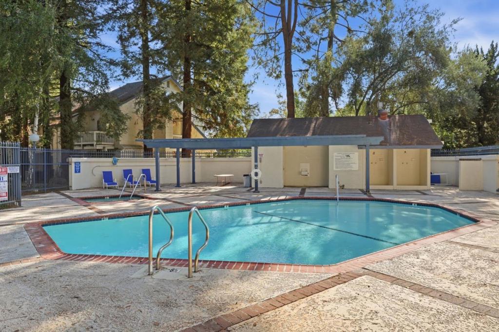 2223 Summereve Court Property Photo 34