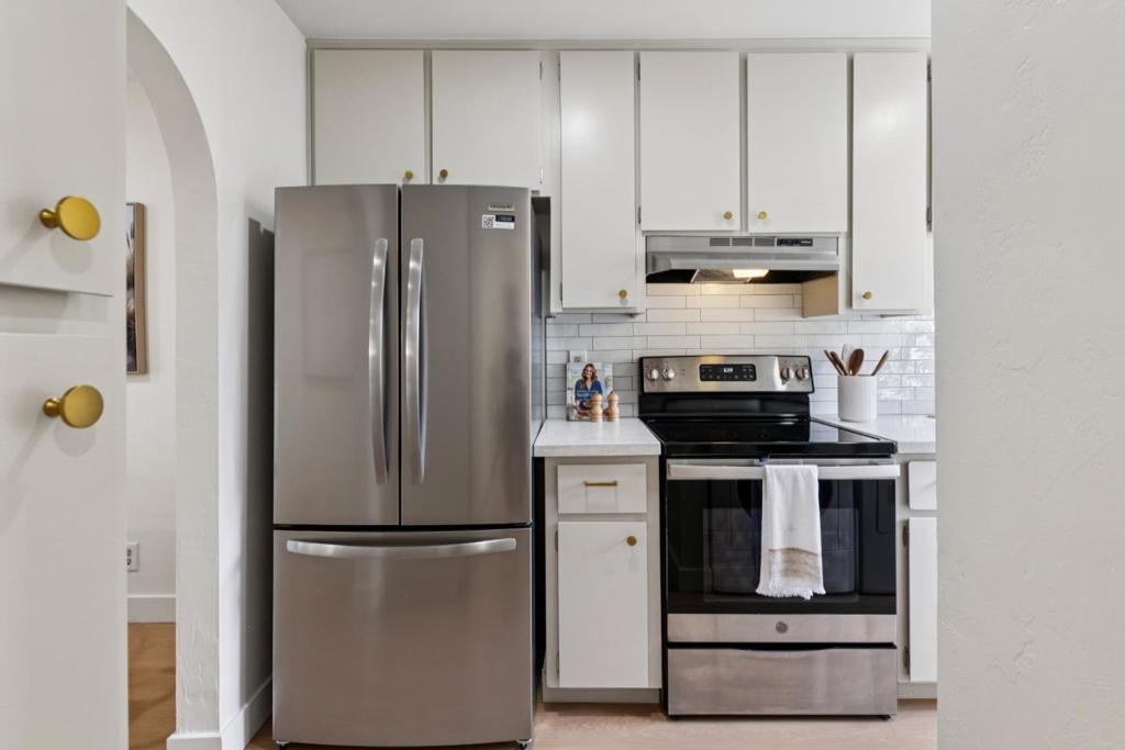 1089 Oddstad Boulevard Property Photo 3