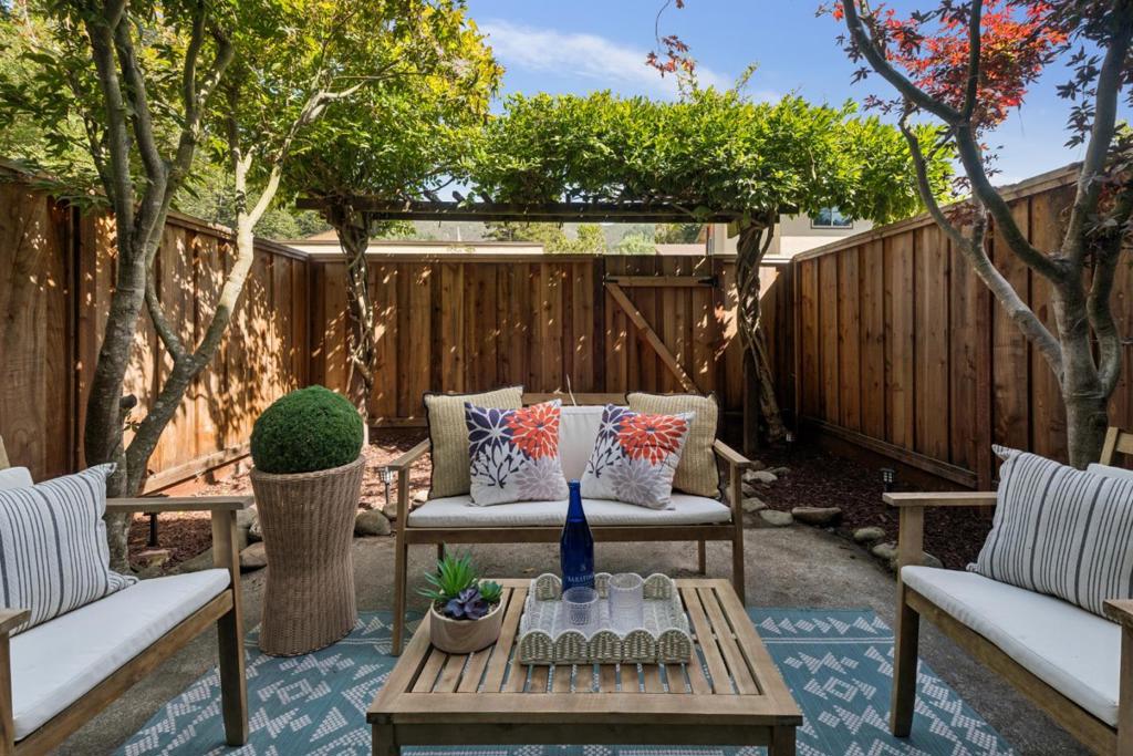 1089 Oddstad Boulevard Property Photo 8