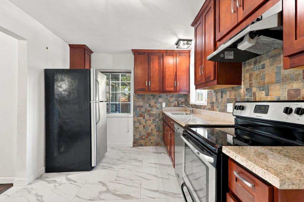 1128 Ebener Street Property Photo 28