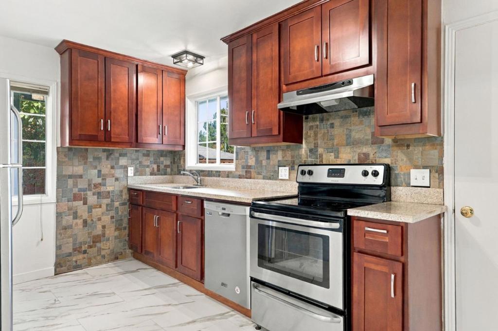 1128 Ebener Street Property Photo 29