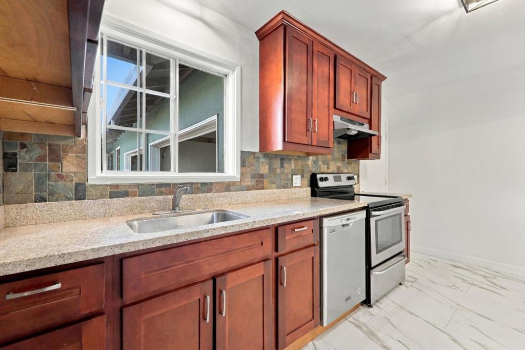 1128 Ebener Street Property Photo 30