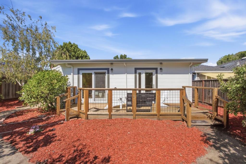382 E Duane Avenue Property Photo 32
