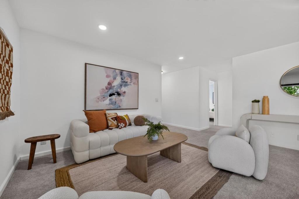 940 Kiely Boulevard D Property Photo 2