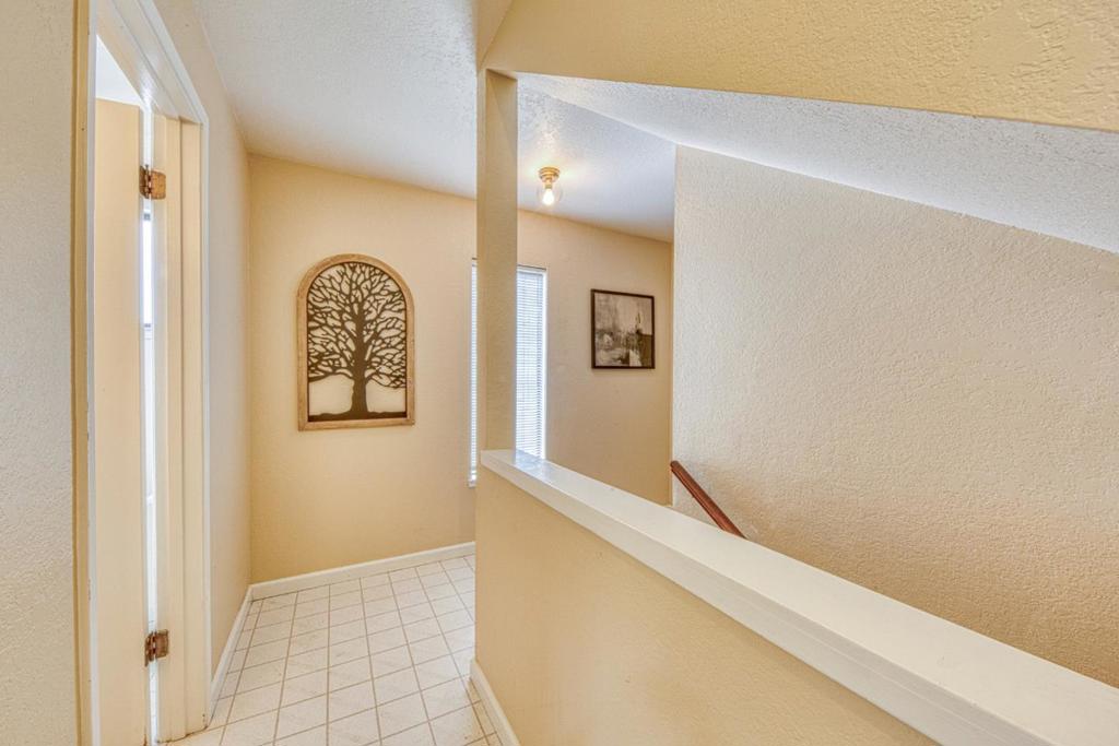 1011 Hilby Avenue D Property Photo 13