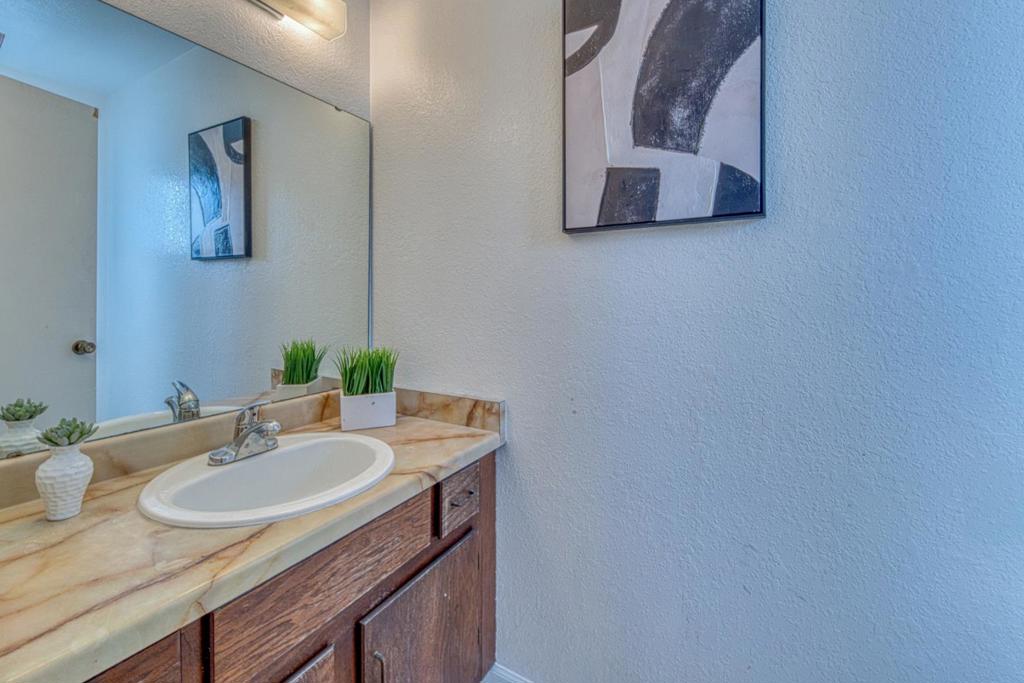 1011 Hilby Avenue D Property Photo 14