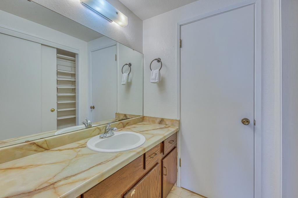 1011 Hilby Avenue D Property Photo 23
