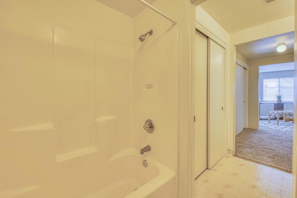 1011 Hilby Avenue D Property Photo 24