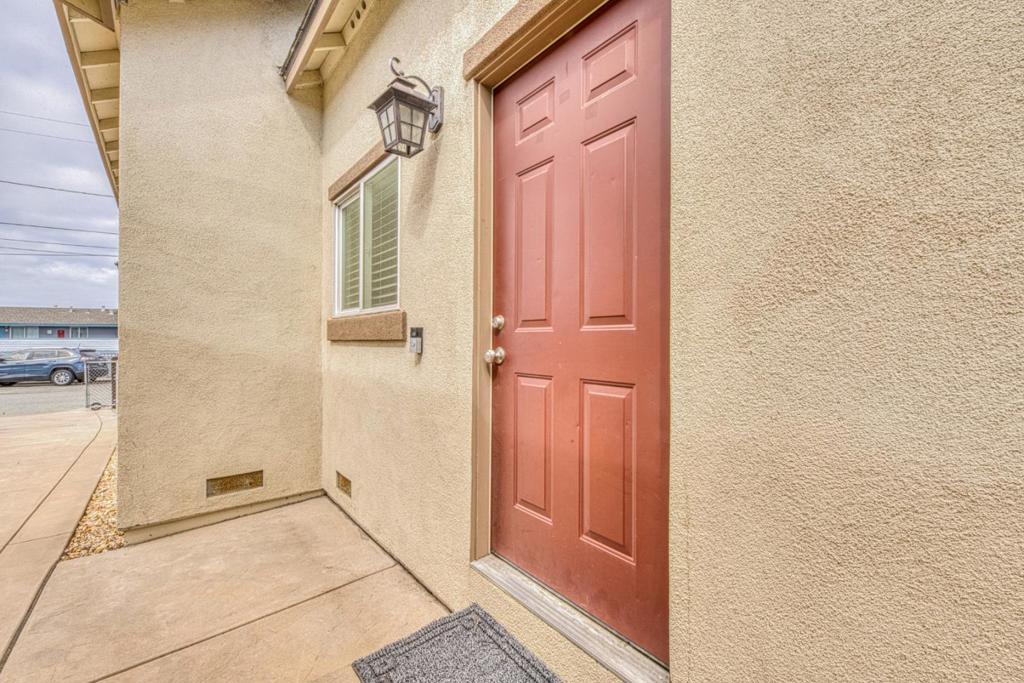 1816 Baker Street Property Photo 3