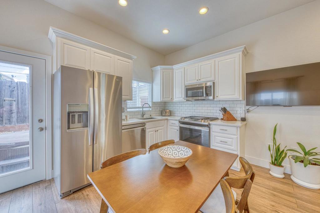 1816 Baker Street Property Photo 8
