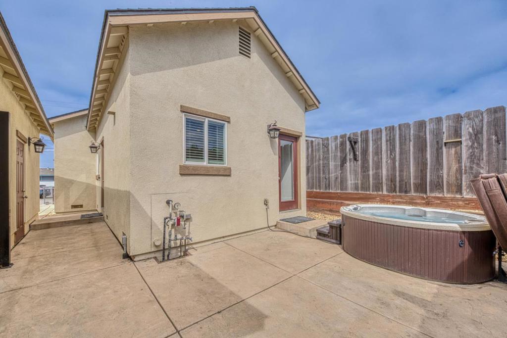 1816 Baker Street Property Photo 9