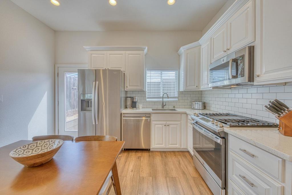 1816 Baker Street Property Photo 12