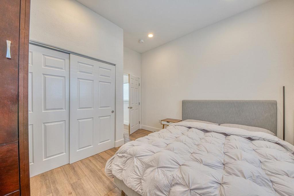 1816 Baker Street Property Photo 15