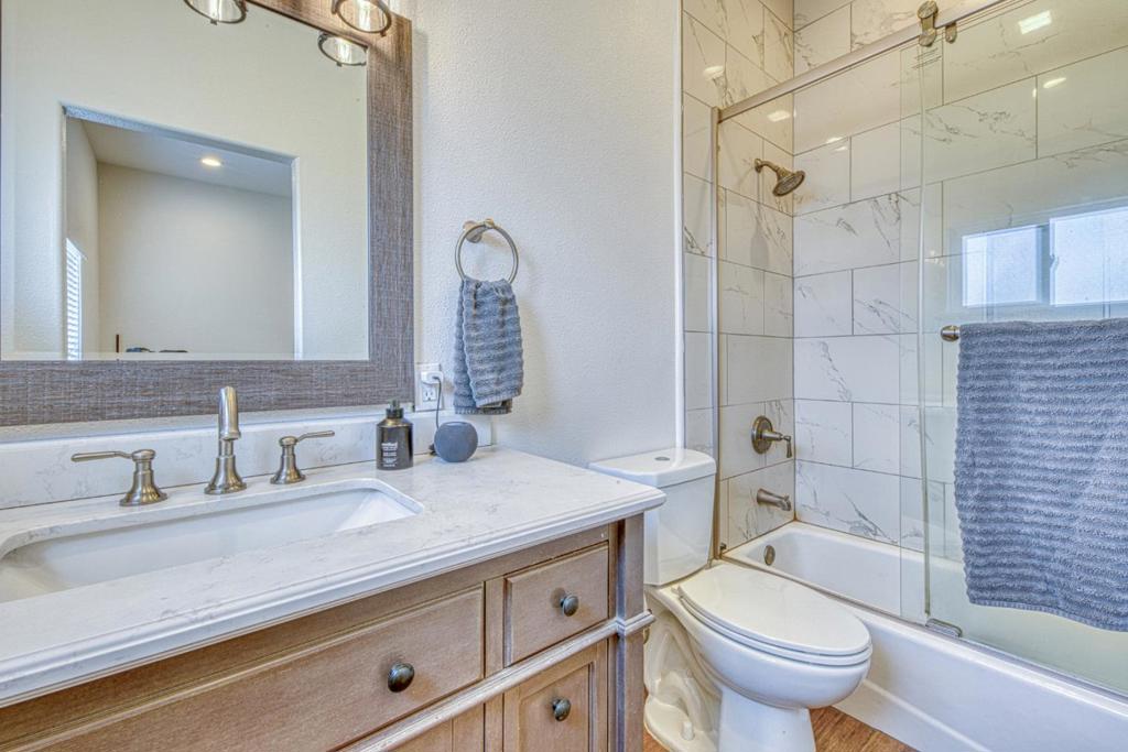 1816 Baker Street Property Photo 17
