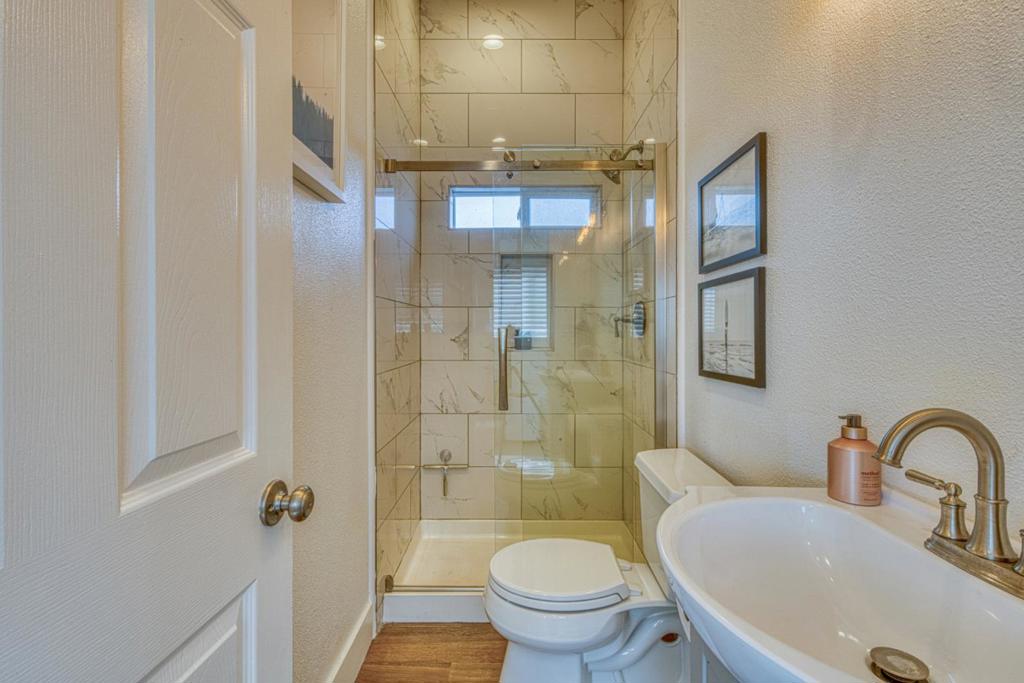 1816 Baker Street Property Photo 21