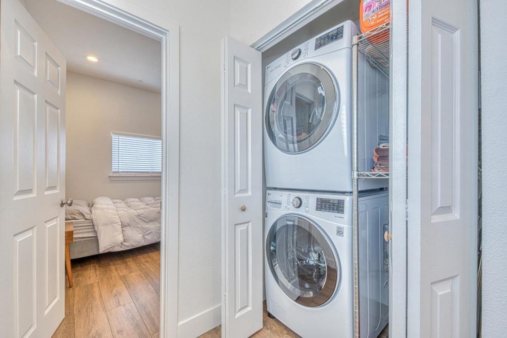 1816 Baker Street Property Photo 22