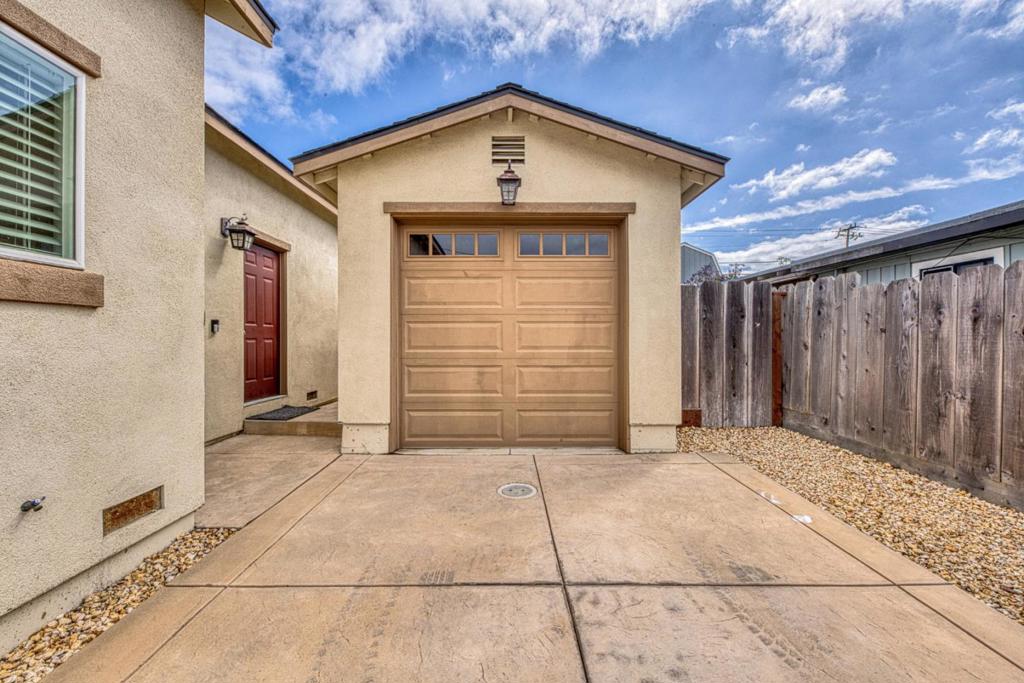 1816 Baker Street Property Photo 23