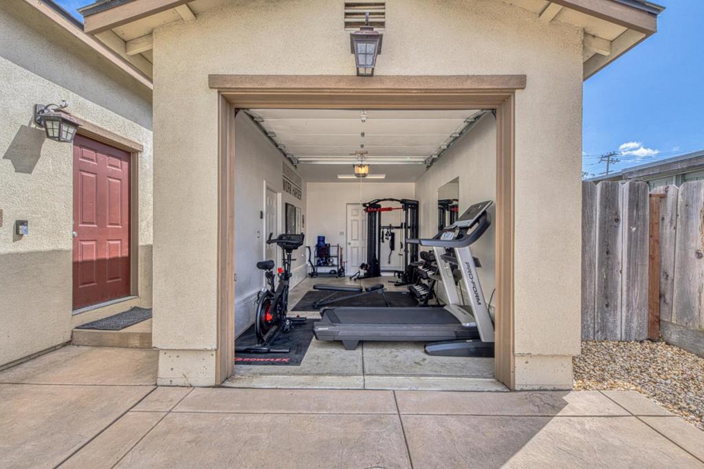 1816 Baker Street Property Photo 25