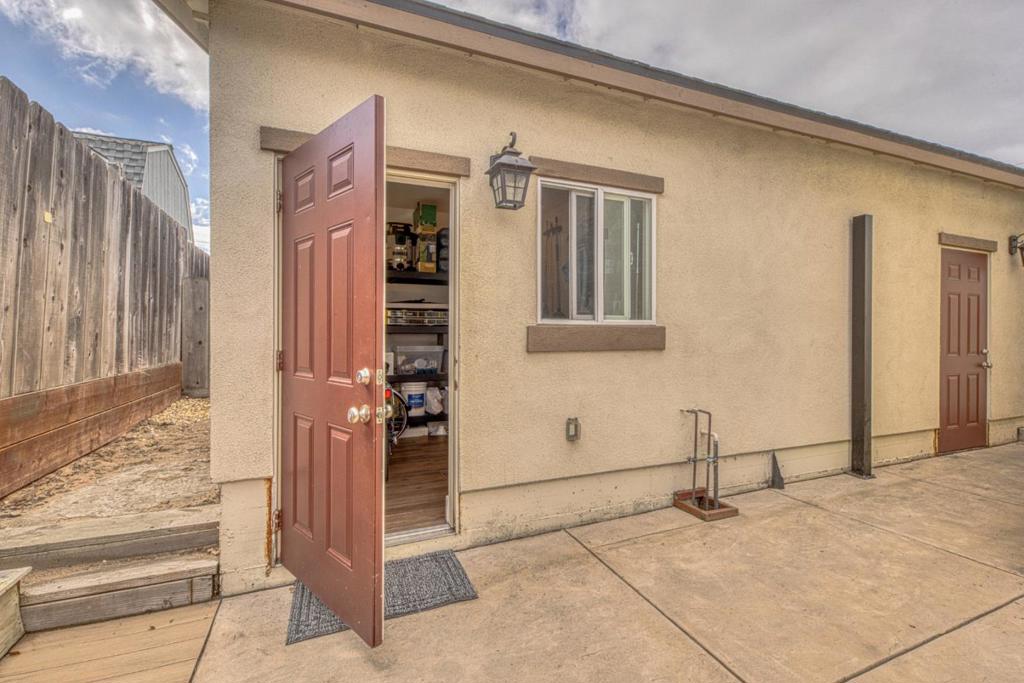 1816 Baker Street Property Photo 28