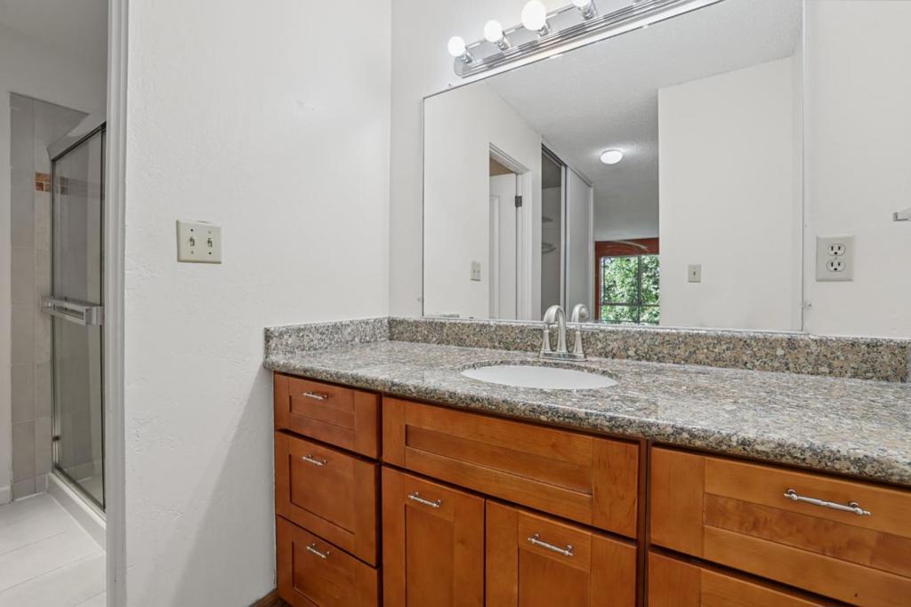 1031 Crestview Drive 216 Property Photo 21