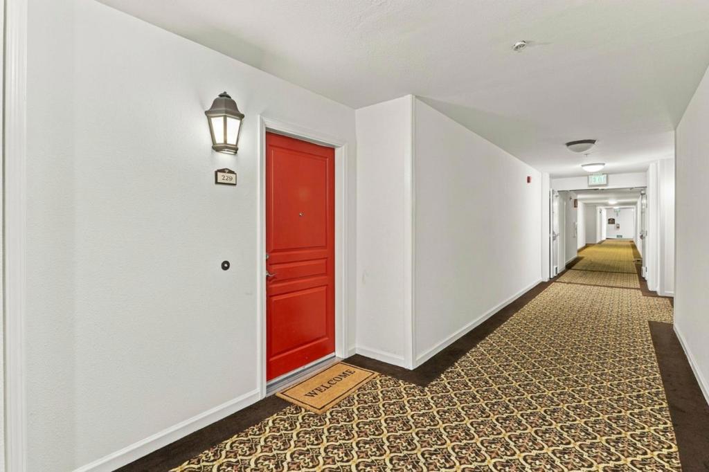 1883 Agnew Road 229 Property Photo 5