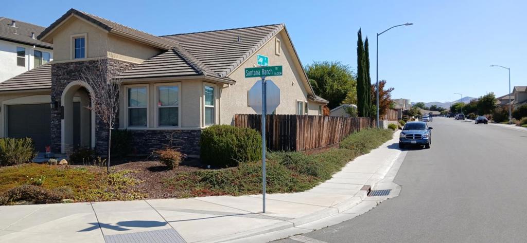 1667 Santana Ranch Drive Property Photo 3