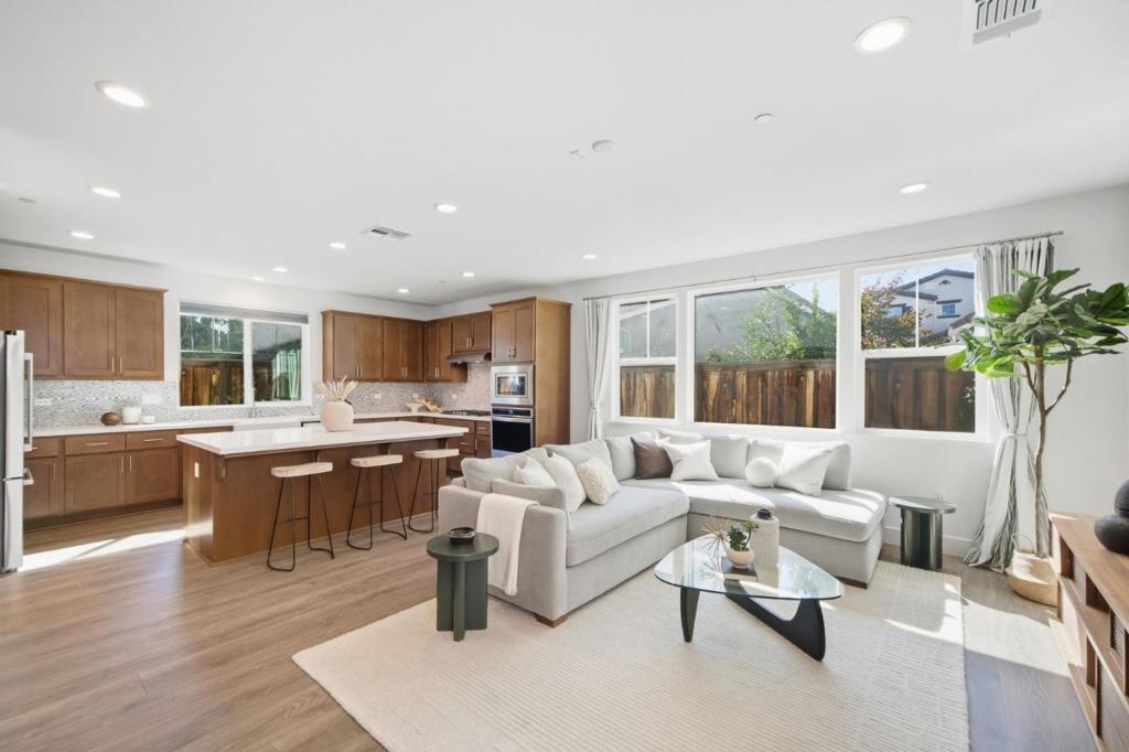 849 Barney Property Photo 6