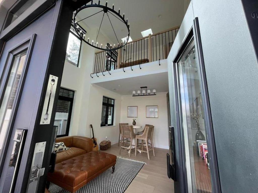 546 Oxford Avenue Property Photo 3