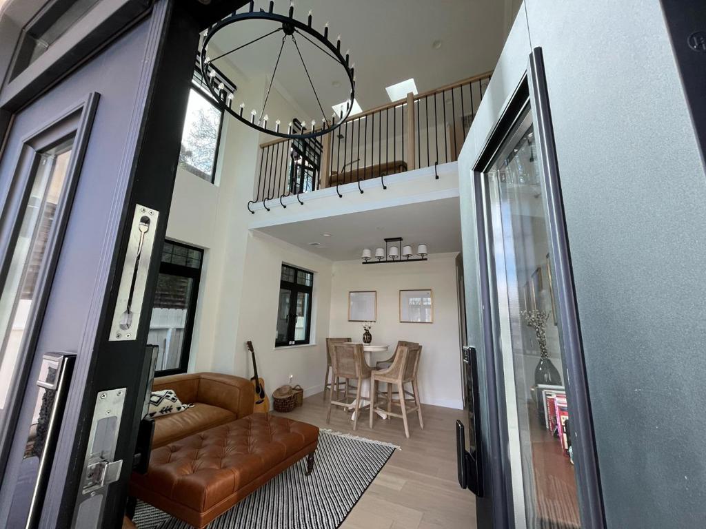 546 Oxford Avenue Property Photo 17