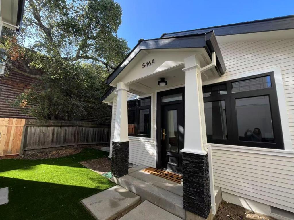 546 Oxford Avenue Property Photo 24