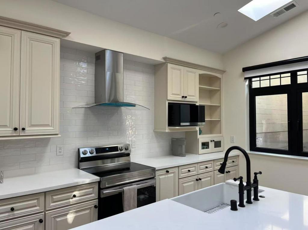 546 Oxford Avenue Property Photo 30