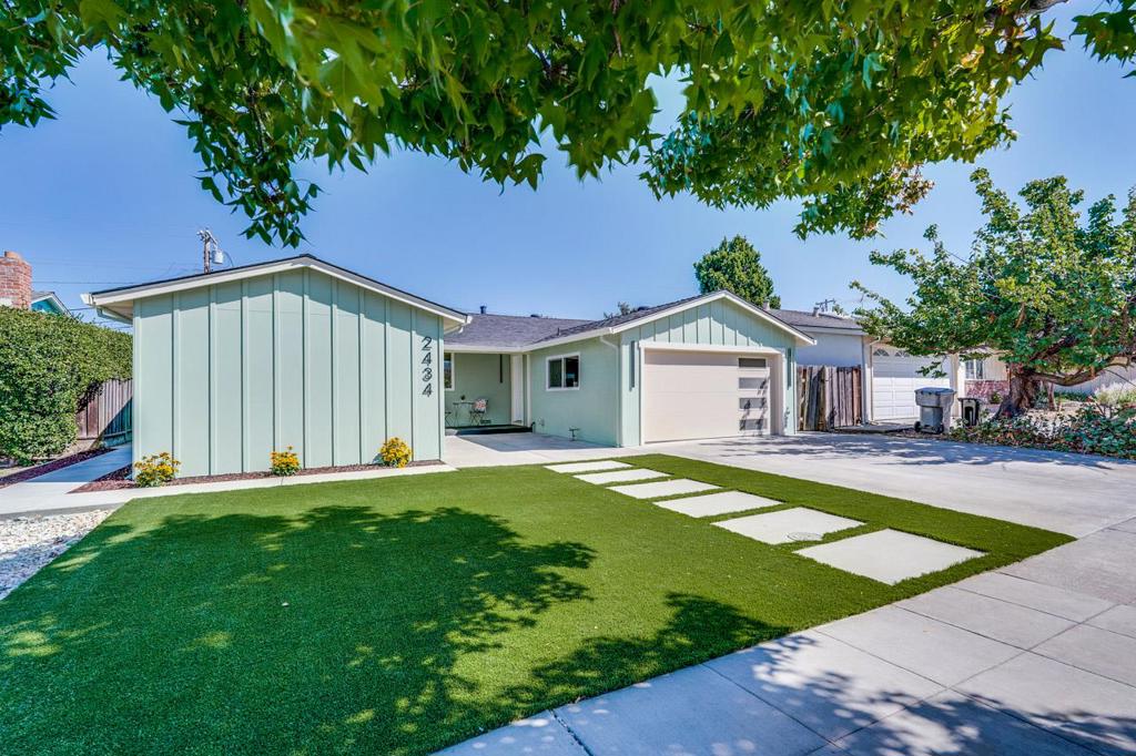 2434 Le Bain Drive Property Photo 2
