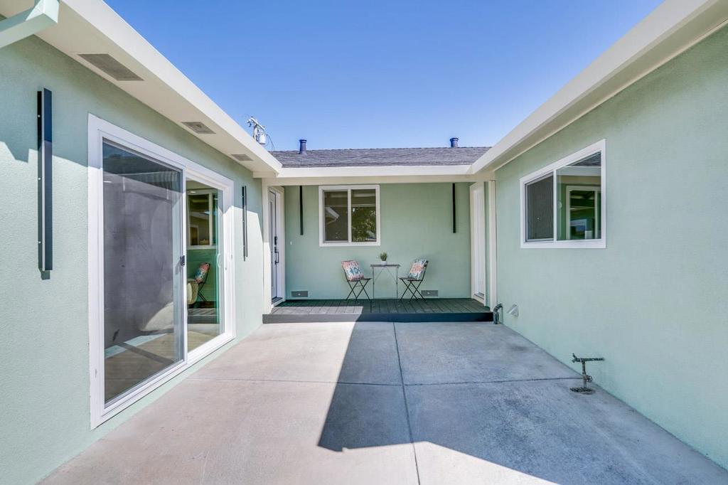 2434 Le Bain Drive Property Photo 3