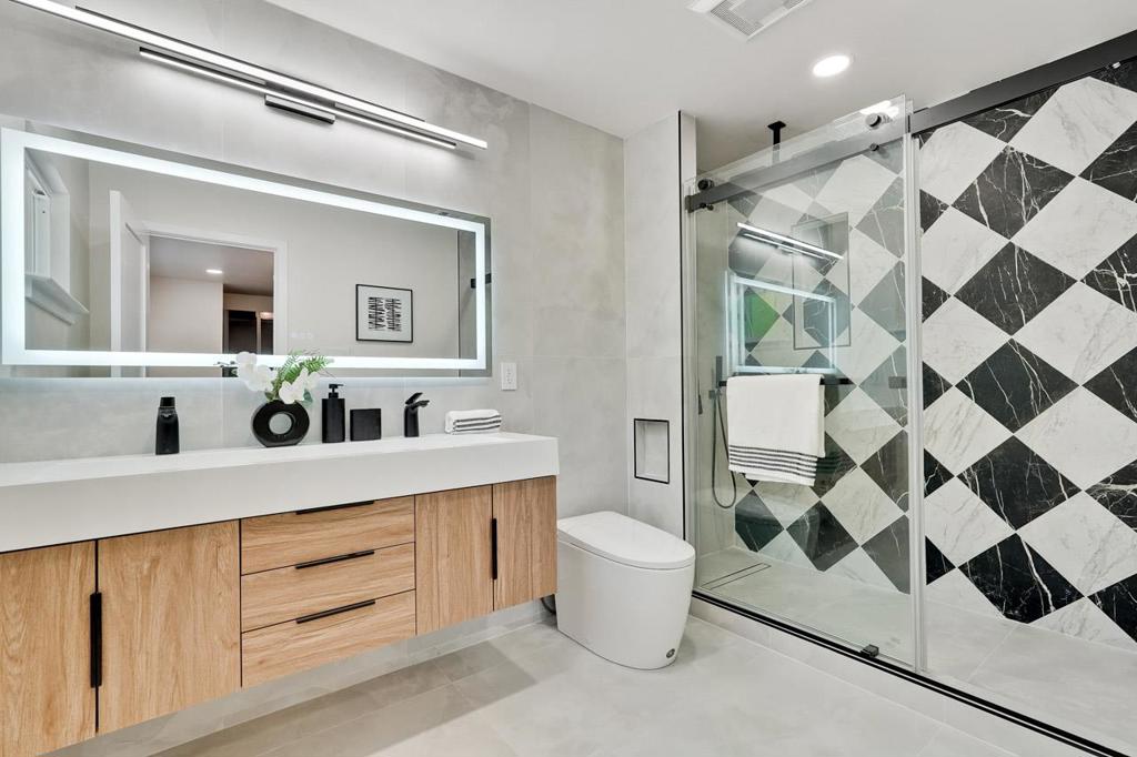 2434 Le Bain Drive Property Photo 20