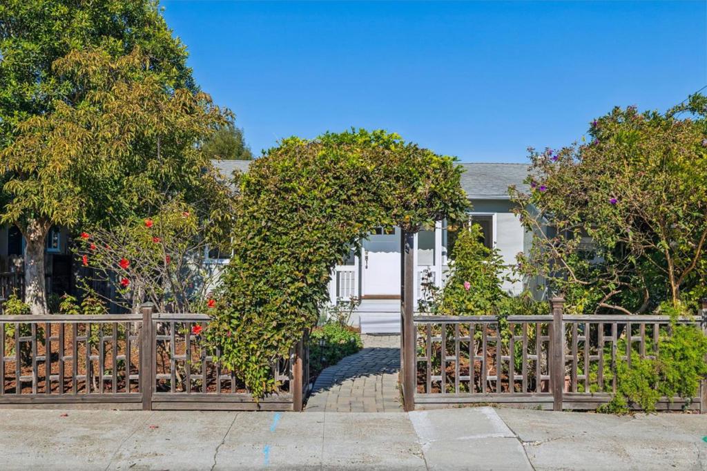 1061 Granada Street Property Photo 3