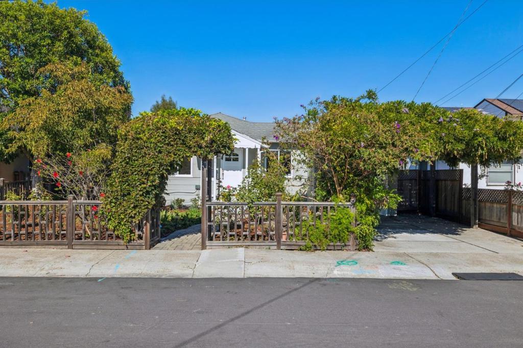 1061 Granada Street Property Photo 5