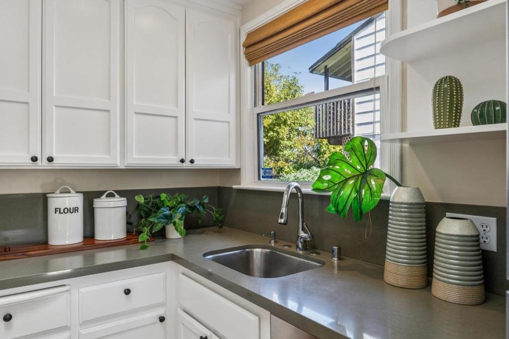 1061 Granada Street Property Photo 25