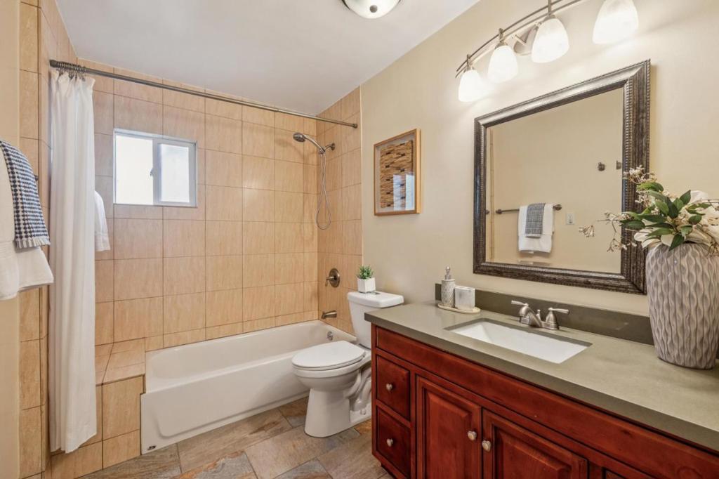 1061 Granada Street Property Photo 35