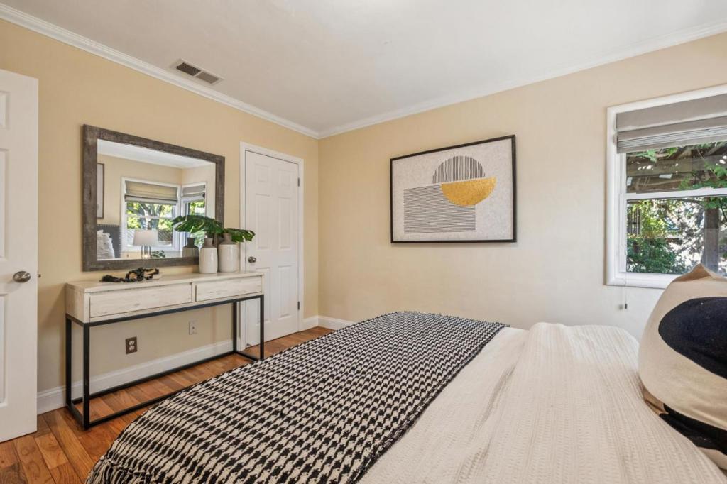 1061 Granada Street Property Photo 40