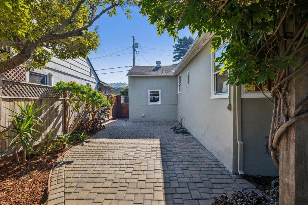 1061 Granada Street Property Photo 55