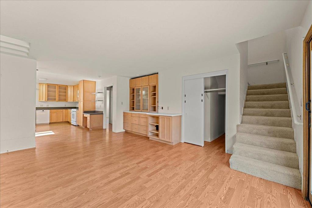 526 Middlefield Drive Property Photo 17