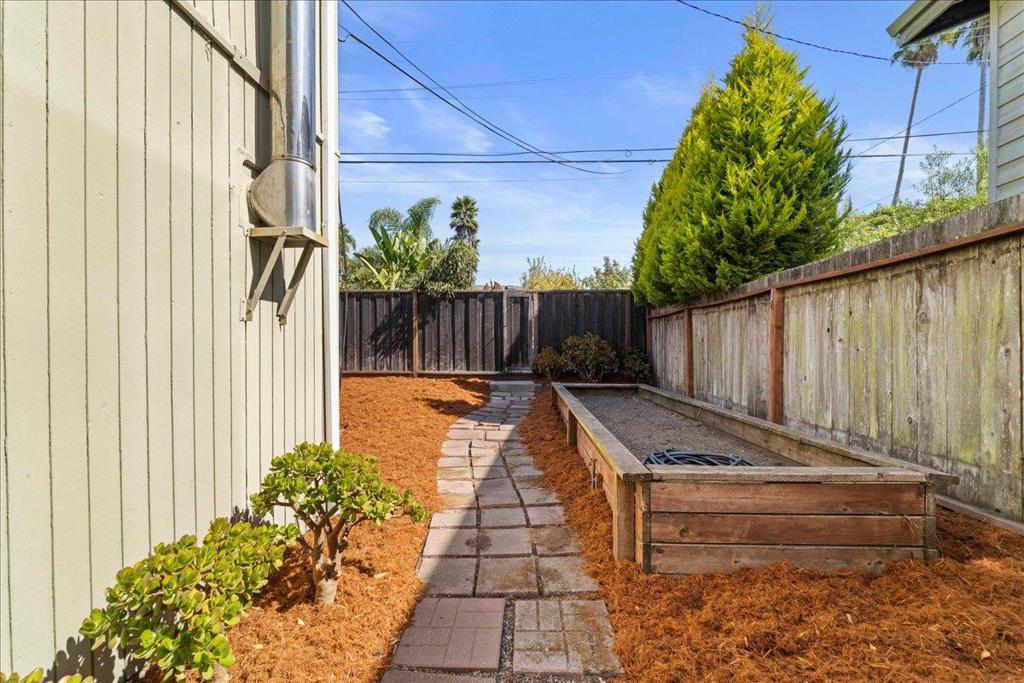 526 Middlefield Drive Property Photo 45