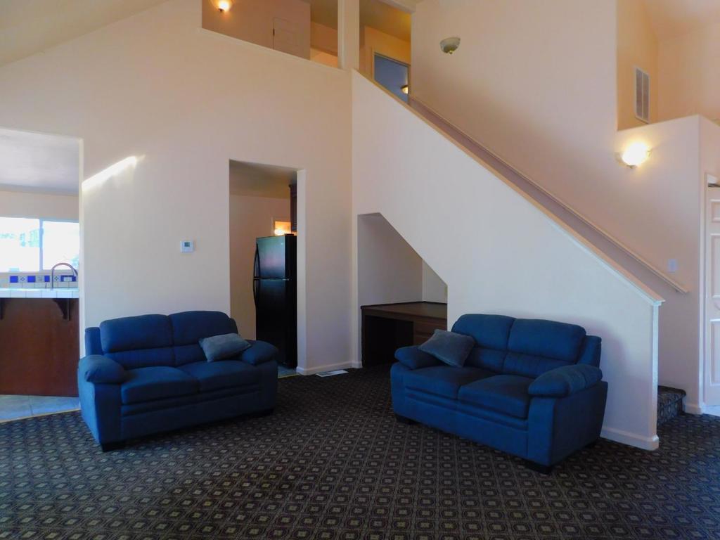 147 Willowcreek Street Property Photo 3