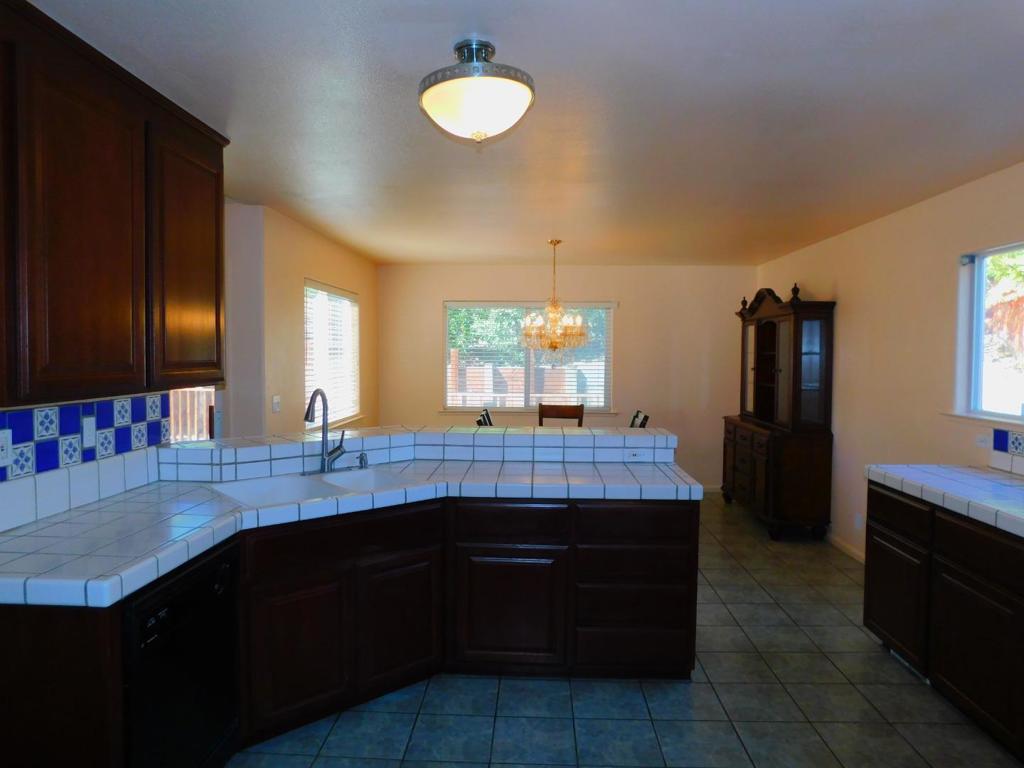 147 Willowcreek Street Property Photo 9