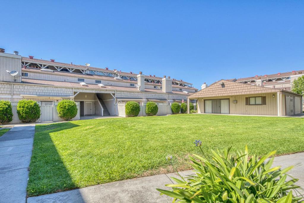 Rossi 11 Property Photo 2