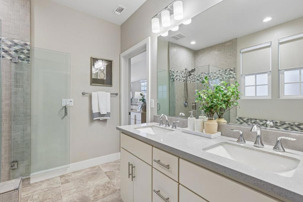 3312 Pyramid Way Property Photo 19