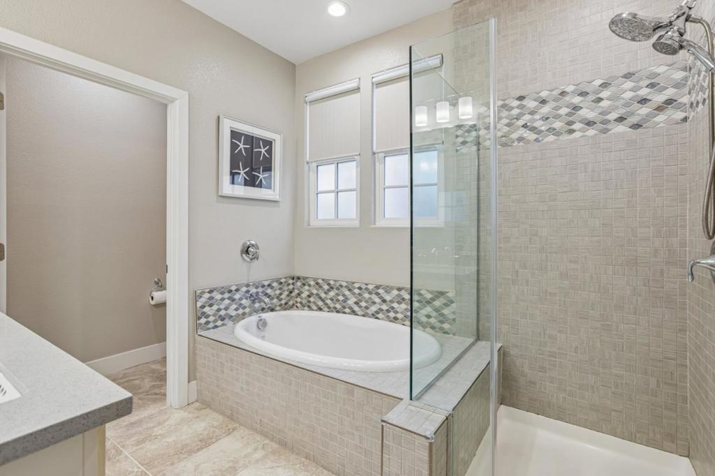 3312 Pyramid Way Property Photo 20