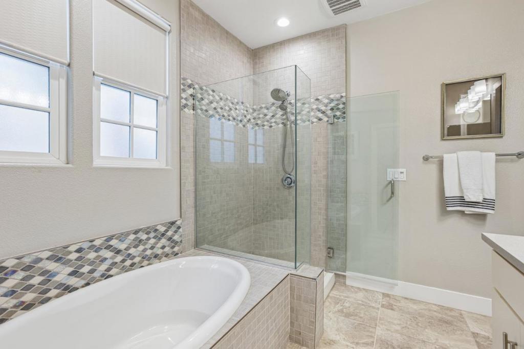 3312 Pyramid Way Property Photo 21