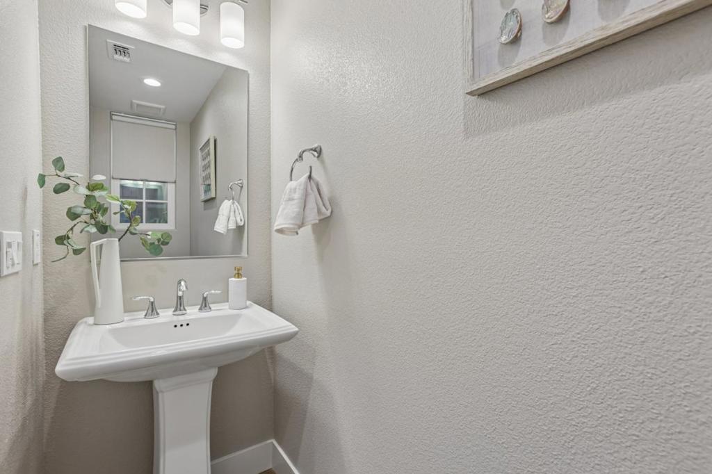 3312 Pyramid Way Property Photo 30