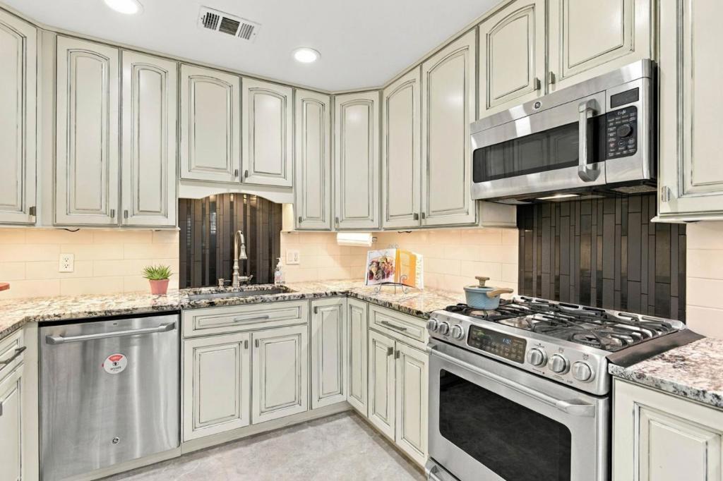 202 Hiller Street Property Photo 8